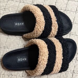 ROAM Black and Tan Striped Fuzzy Slide Sandals